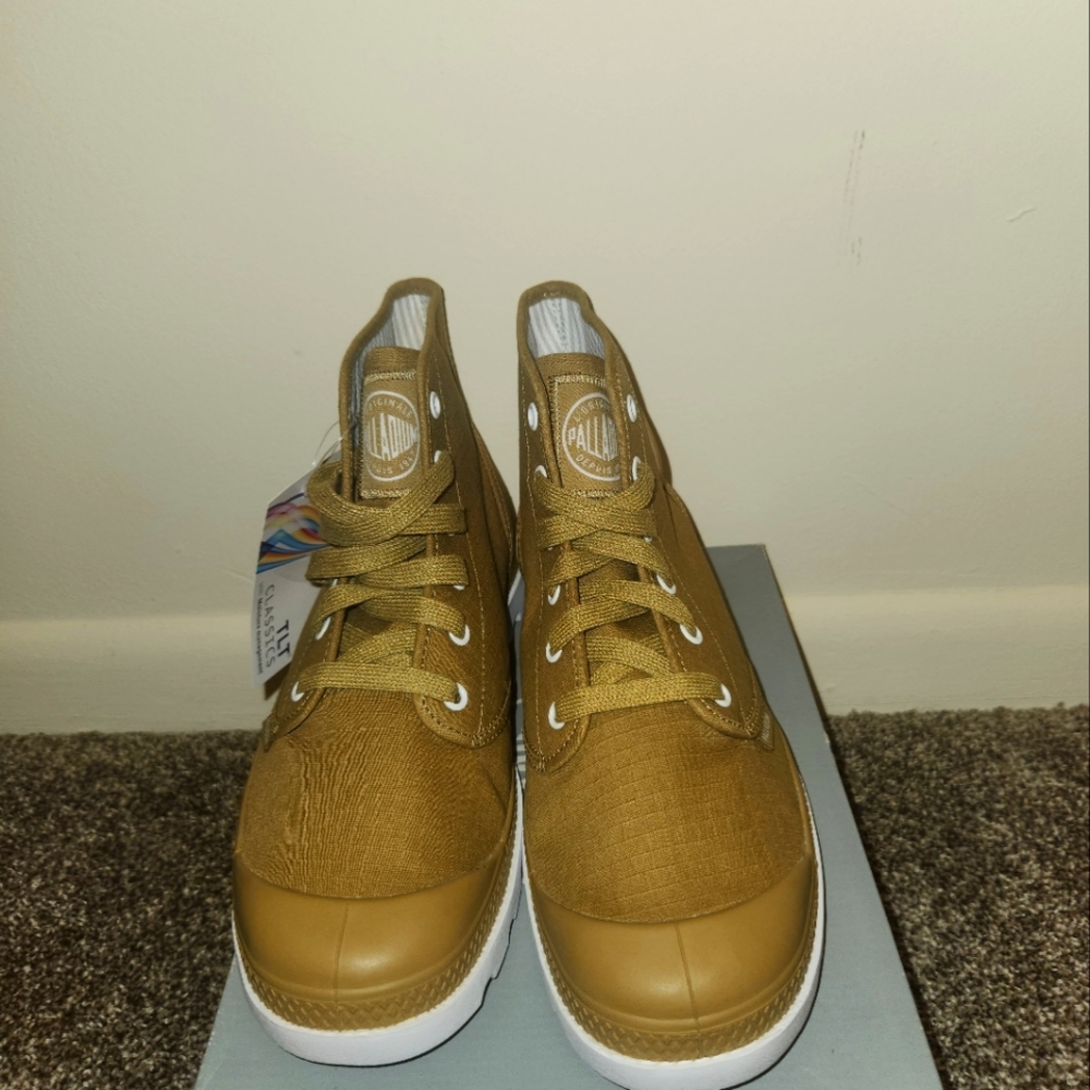 NWT Mens Palladium Sneakers Tan & White